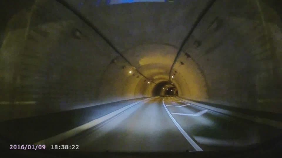 トンネルを抜けると横転 ドライブレコーダー投稿動画 ユピドラ