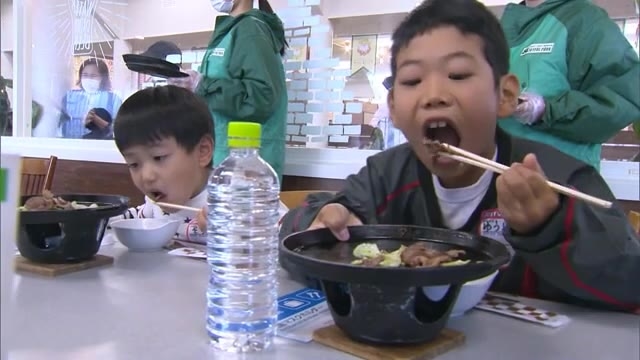 １０分でどれだけ食べられる 蒜山名物 ジンギスカン 大食い大会に小学生が参加 岡山 真庭市 Ohk 岡山放送