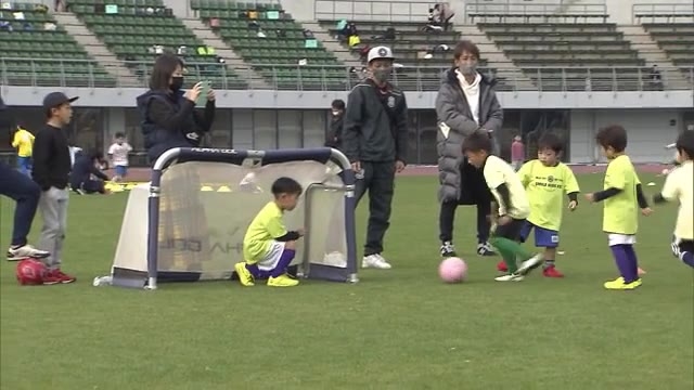 ゴールを入れるの楽しい ｊリーグのスタジアムで子供たちのサッカーイベント 岡山 岡山市 Ohk 岡山放送