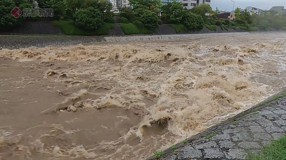 【大雨】増水した鴨川（2022年8月18日　京都市内）