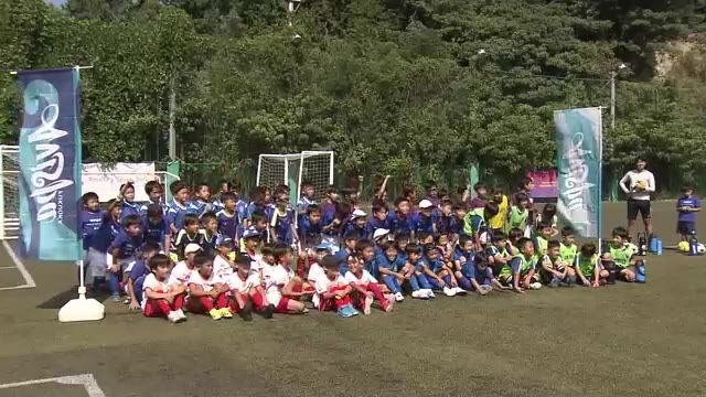 1チーム５人の交流戦形式でミニゲーム　アビスパ福岡キッズフェスティバル　小学３年生までの約１６０人が参加　福岡市