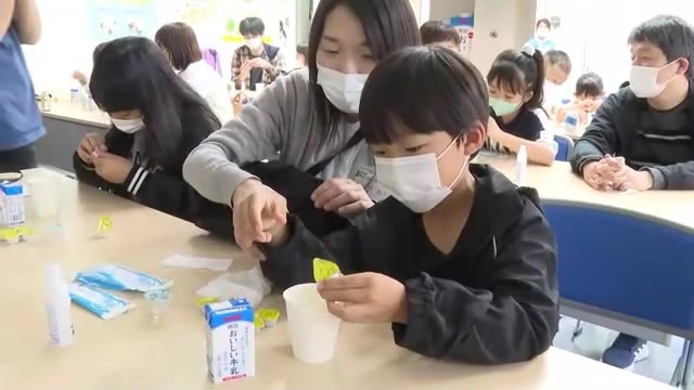 子供たちがラッシー作りに挑戦　大手食品メーカーが地域に根ざした食育イベント開催　牛乳やヨーグルトの製造ラインも見学　福岡・八女市