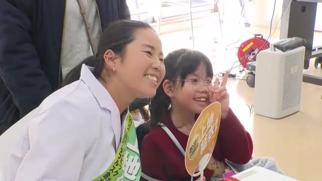 車いすテニスの上地結衣選手が「一日院長」飯塚市の総合せき損センター　患者とふれあい　パリパラリンピックで金メダル　福岡