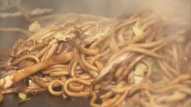 被災した焼きうどん「発祥の店」キッチンカーで新たな一歩　小倉・鳥町食道街の大規模火災から１年　創業の地で伝統の味が復活　常連客「懐かしい味を思い出す」　店主「意義深い場所での営業再開」北九州市