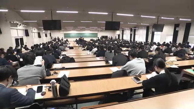 九州一の学生数　福岡大学で一般入試始まる　志願者は去年より３７００人あまり多い約４万５千人　医学部医学科の倍率は４３．２倍　受験生「めっちゃ緊張」「今までで一番高い点数を取りたい」