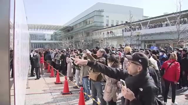 九州大学で合格発表　難関突破の受験生 約２０００人に“サクラサク”　福岡市西区