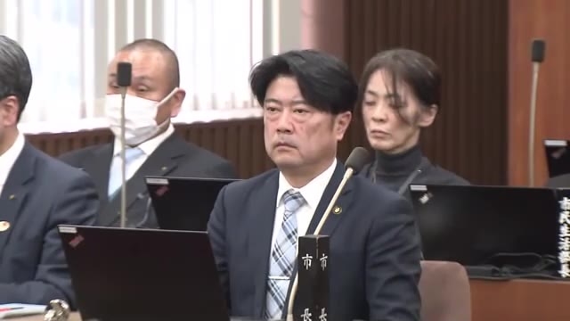 田川市長の「不倫出張」問題　市議会に不信任決議案出されるも否決　採決で賛成が出席議員の4分の3に届かず　福岡