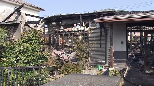 平屋建て住宅が全焼で２人の遺体発見　性別は不明　住人の高齢夫婦と連絡取れず 周辺の住宅２棟に延焼　福岡・中間市