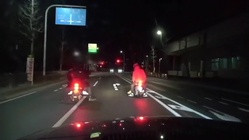 【動画】原付バイクの“集団暴走”にギャラリー200～300人「警察をおちょくりながら暴走するのが楽しかった」中学生など6人検挙　福岡