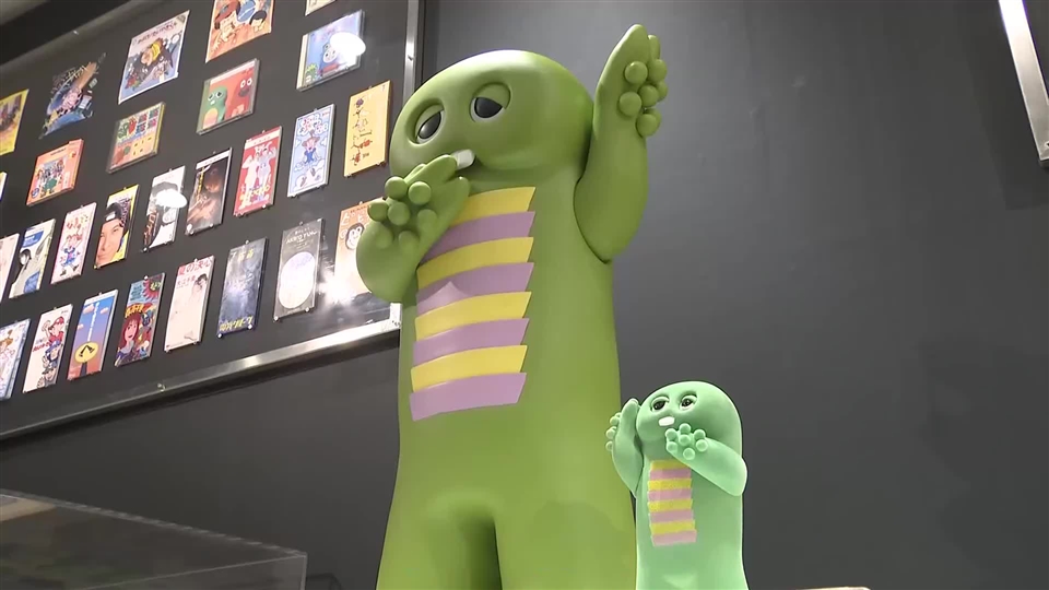 ガチャピンとムックが福岡にやって来た「みんなのポンキッキーズ展」始まる　当時の懐かしい衣装やコラボアートも