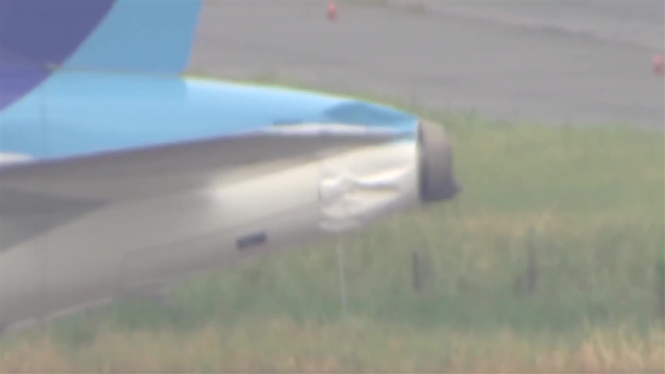 全日空機にタラップ車が接触　機体の尾翼付近が損傷　新千歳行きが駐機場で出発待ち中に　福岡空港